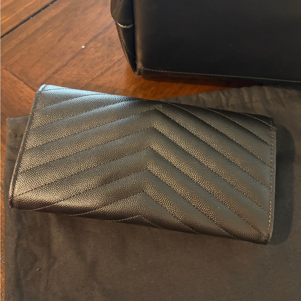Saint Laurent Black and Gold Quilted Shoulder Bag - Picture 8 of 9